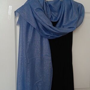 New Ladies Wrap or Shawl In A Beautiful Purple With Gold Flexing.NWY